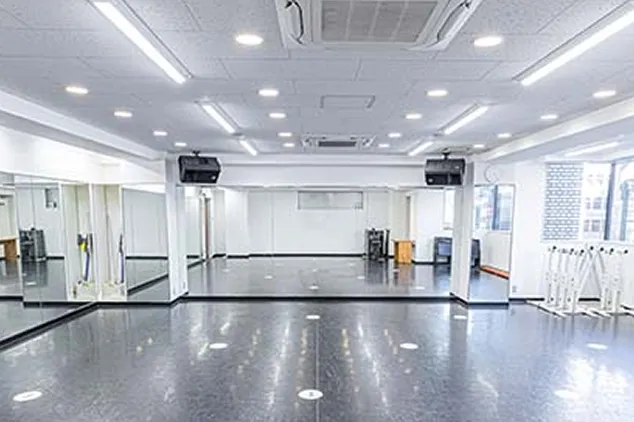 レッスンスタジオⅡ（＋女子ロッカールーム）