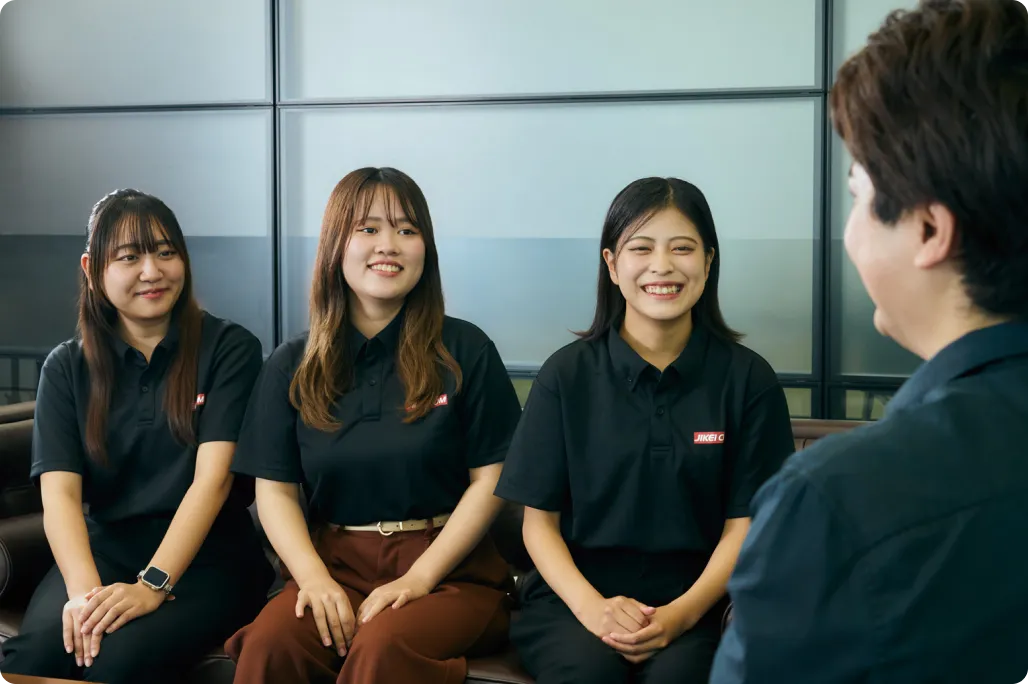 在校生が質問する様子