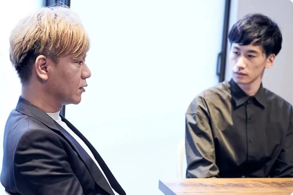 玉井さんと永澤さんが話す様子