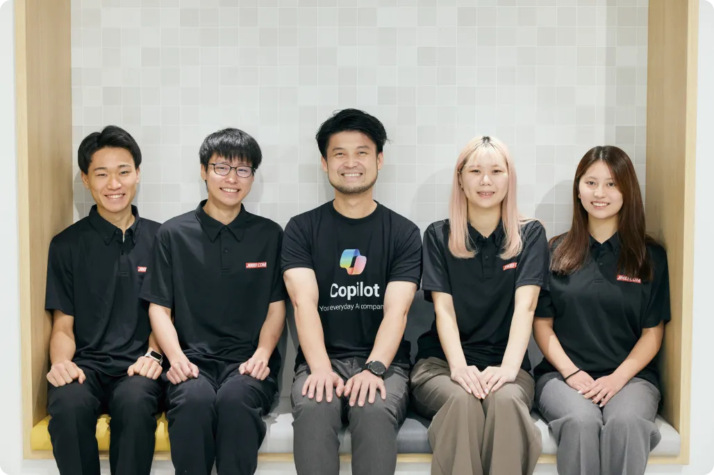 小田さんと在校生の集合写真